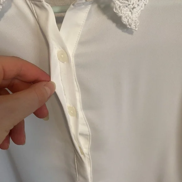 🩷3 for $20🩷 White top with Lace - Picture 4 of 8